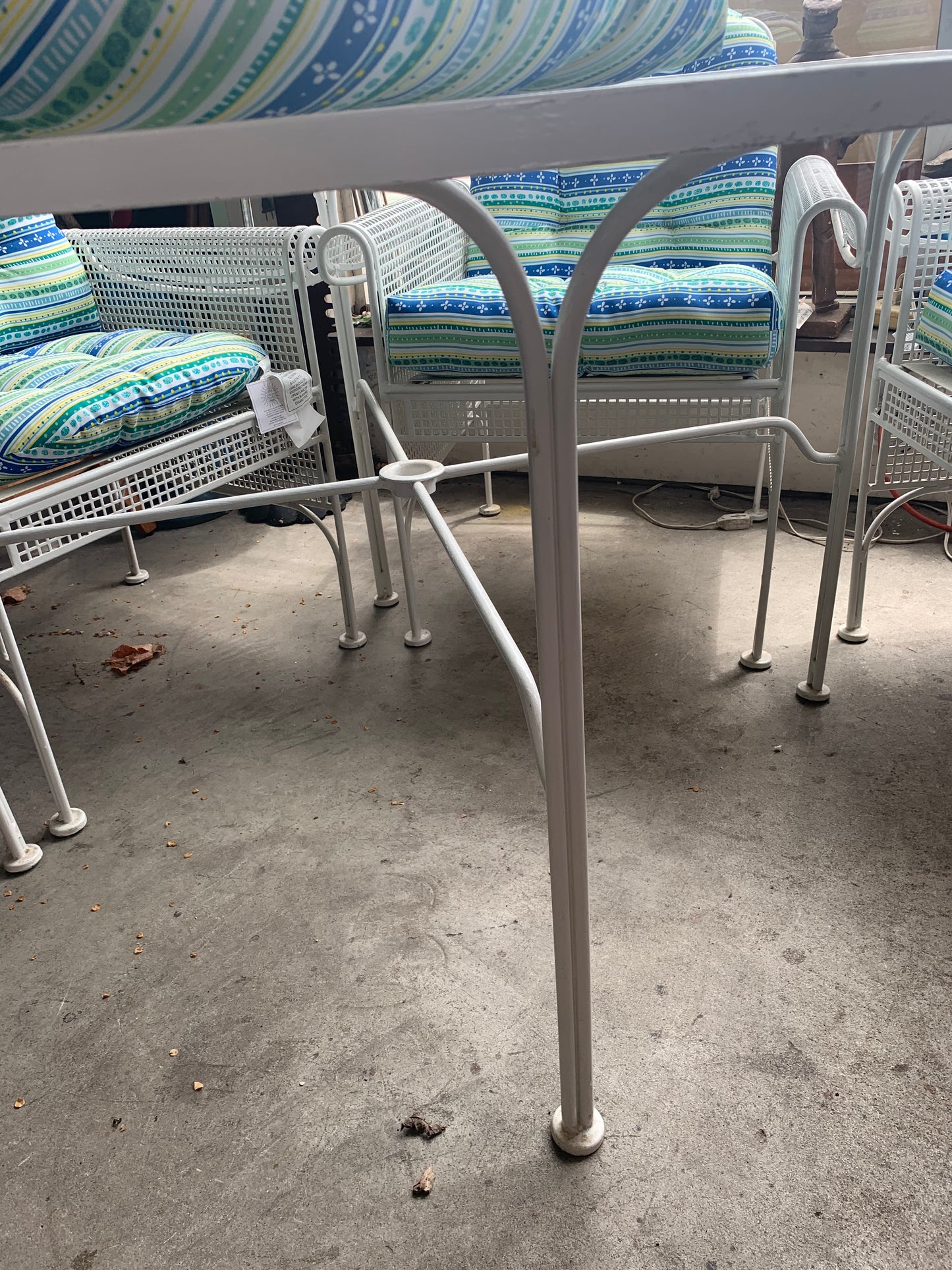 Russell Woodard Mid-Century Modern Outdoor Table & 4 Chairs Set – White Wrought Iron (1960s)