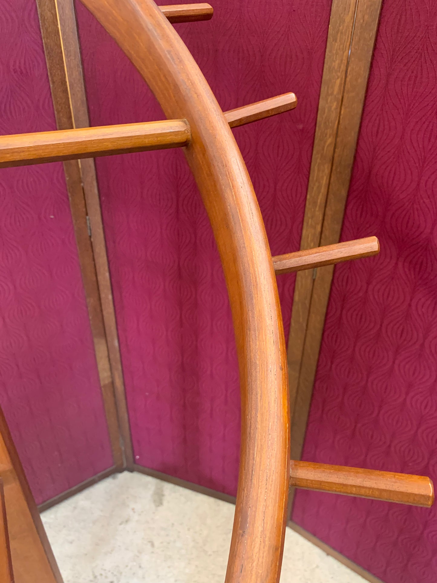 Mid-Century Modern Teak Coat Rack – Sculptural Atomic Design (1970s)