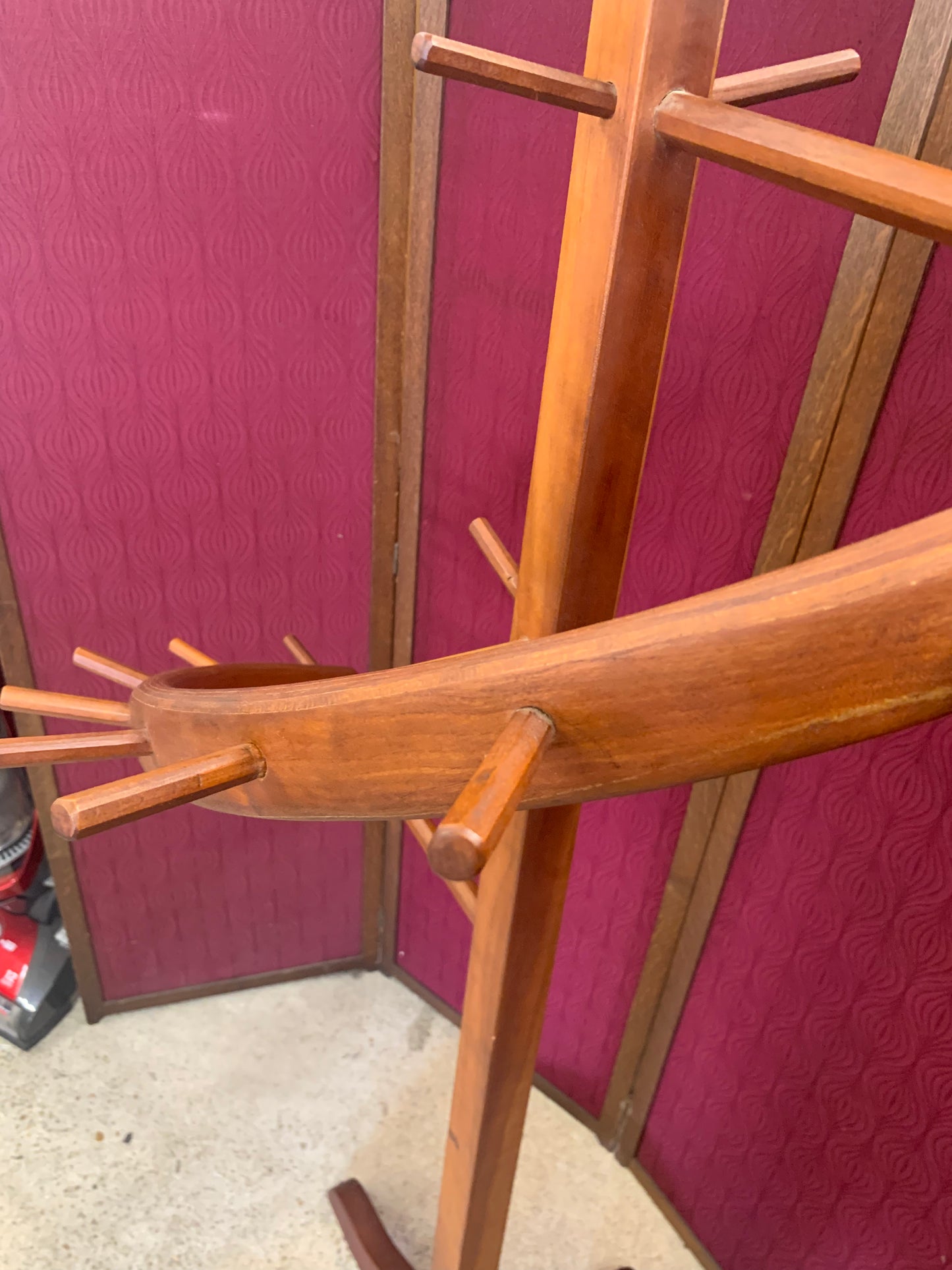 Mid-Century Modern Teak Coat Rack – Sculptural Atomic Design (1970s)