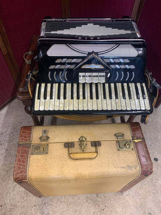 Vintage IORIO Tone Chamber Accordion – Made in Italy (1940s–1950s)