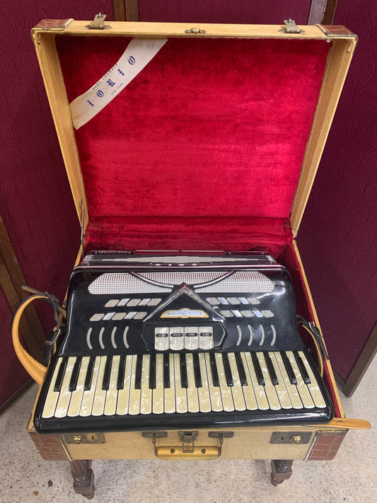 Vintage IORIO Tone Chamber Accordion – Made in Italy (1940s–1950s)
